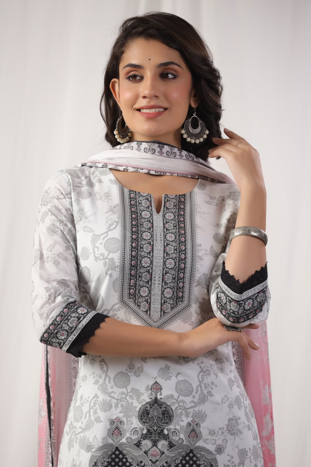 Hana White & Black Giza Cotton Set